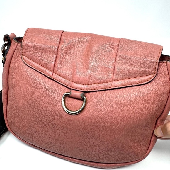 Chloe Elsie Crossbody – Pink Grained Leather with Gold Turn-Lock - Picture 9 of 12